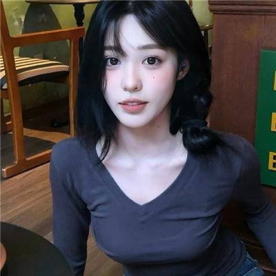 追梦的黎族女娃娃